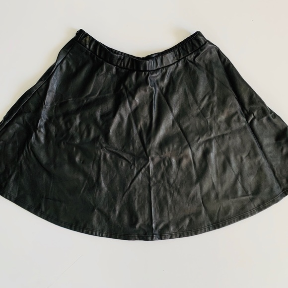 Cefian USA Black Pleather Skirt Women’s Sz Medium - Picture 3 of 4